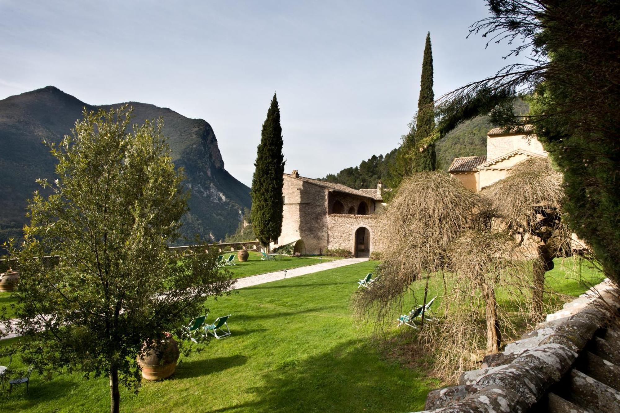 Abbazia San Pietro In Valle Ферентилло Экстерьер фото