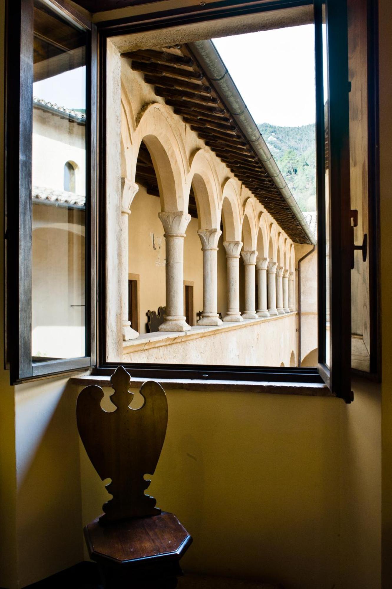 Abbazia San Pietro In Valle Ферентилло Экстерьер фото