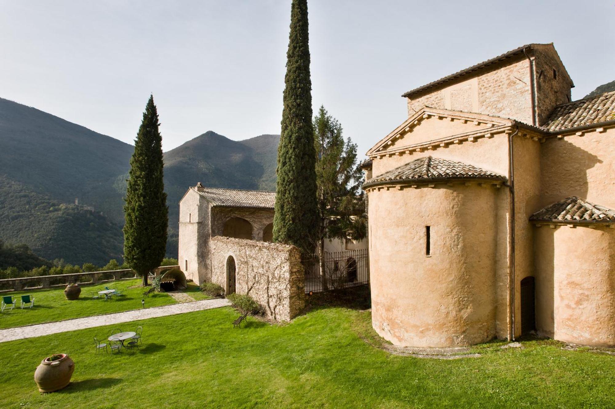 Abbazia San Pietro In Valle Ферентилло Экстерьер фото