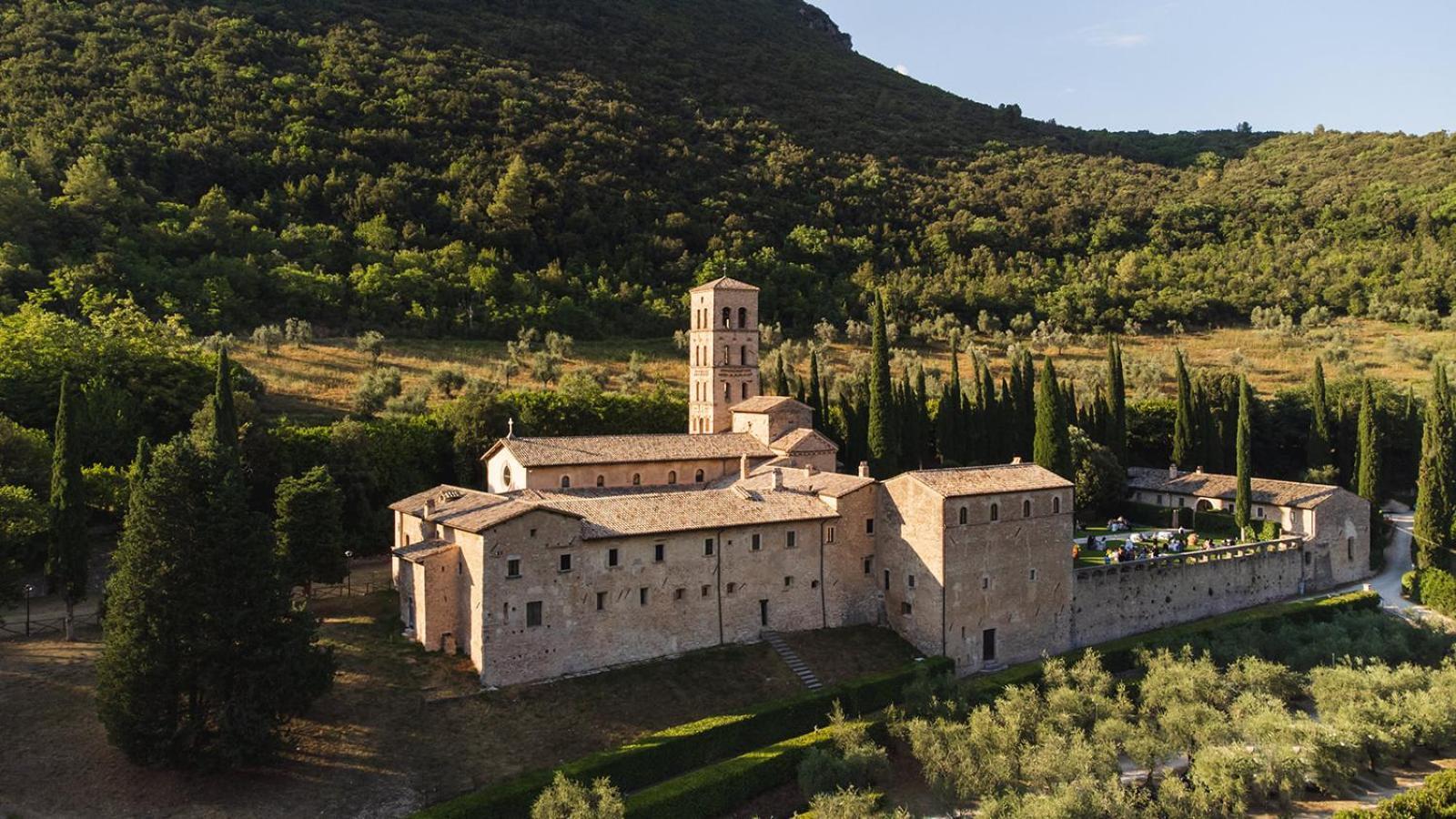 Abbazia San Pietro In Valle Ферентилло Экстерьер фото