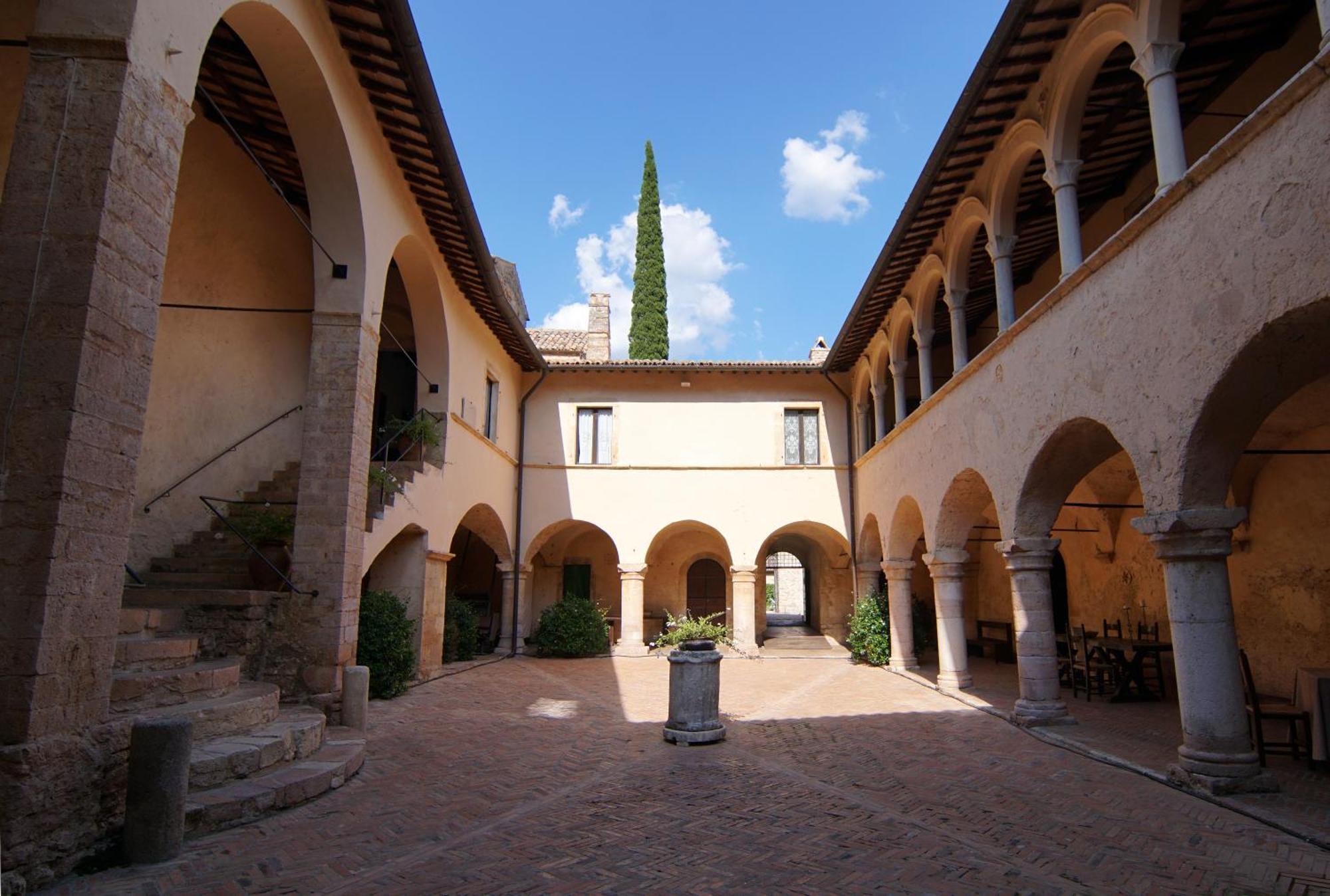 Abbazia San Pietro In Valle Ферентилло Экстерьер фото
