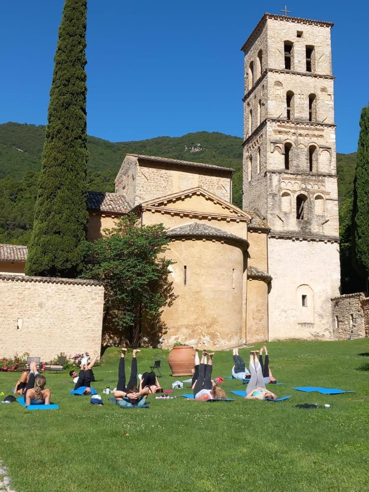Abbazia San Pietro In Valle Ферентилло Экстерьер фото
