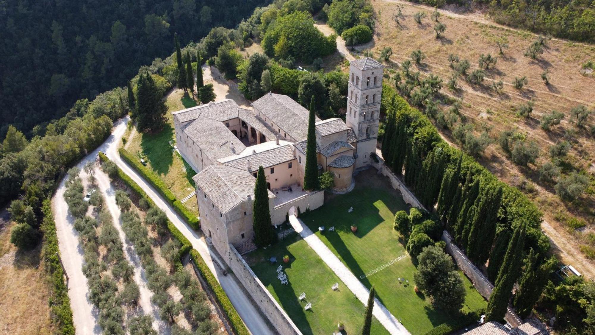 Abbazia San Pietro In Valle Ферентилло Экстерьер фото